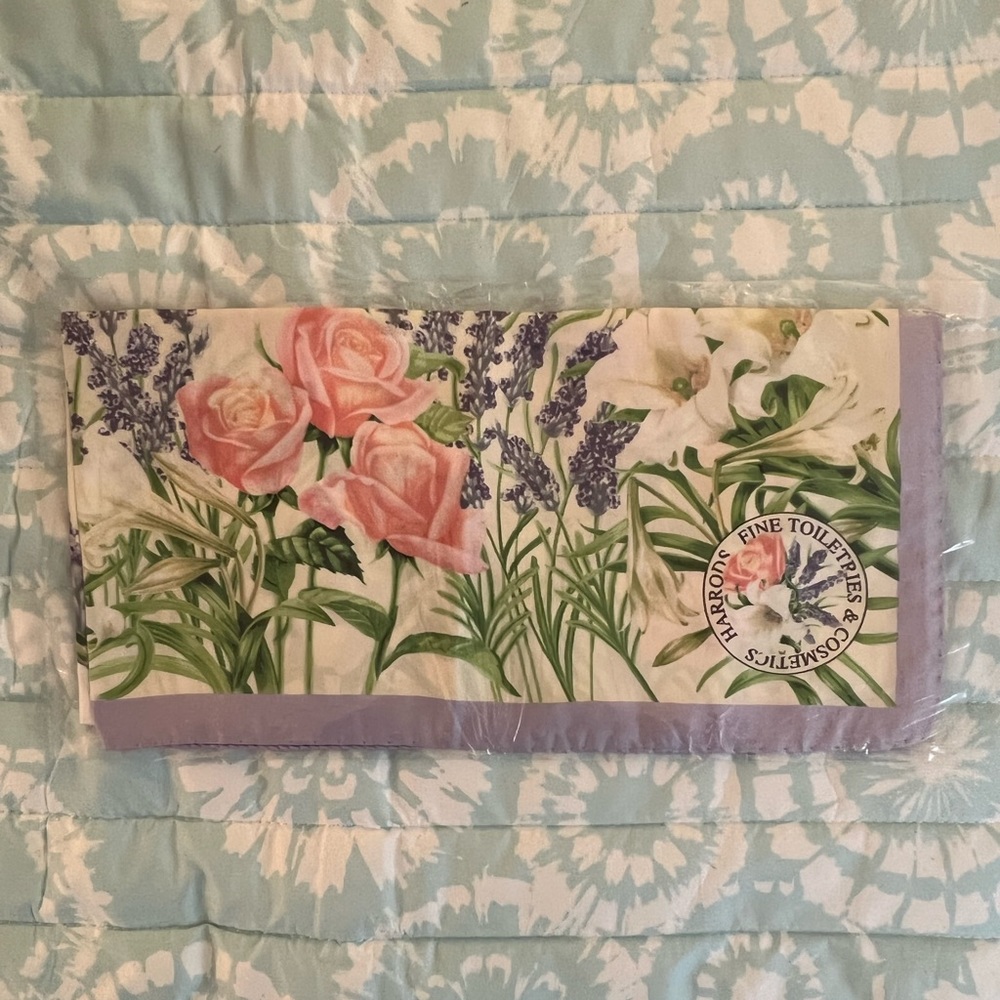 *VINTAGE* Harrods NEVER WORN seta silk floral scarf 26x26 scarf